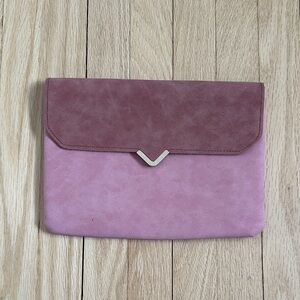 Free gift with $20 purchase pink pouch